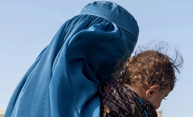 আর্থিক সংকট: আফগান নারীর ২ বছরের সন্তানকে বিক্রির চেষ্টা