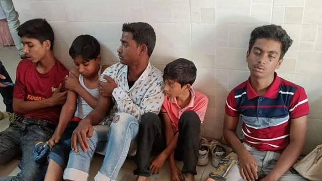 চাঁপাইনবাবগঞ্জে পিকনিকের বাস উল্টে অর্ধশত শিক্ষার্থী আহত
